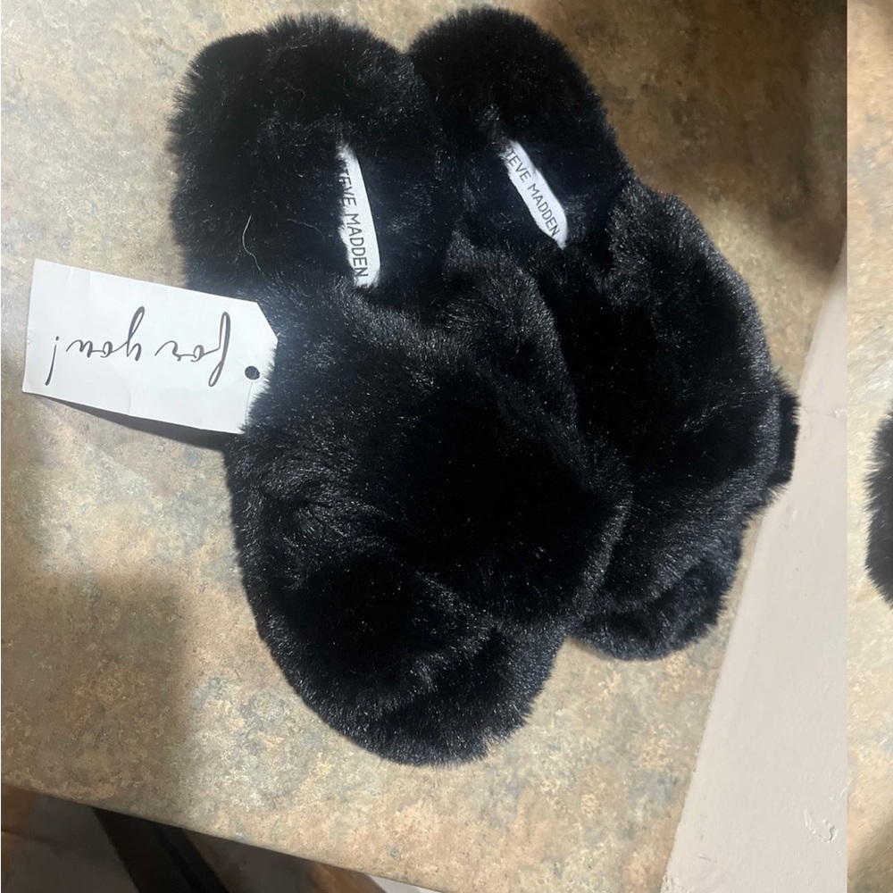 Steve Madden Plush Black Slippers size 9/10